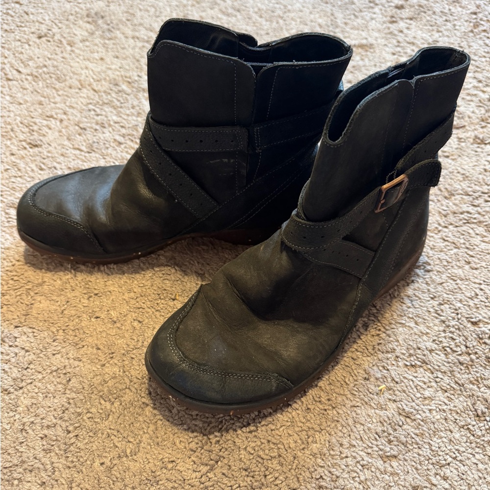 Chaco Black Leather Boots - Women size 9